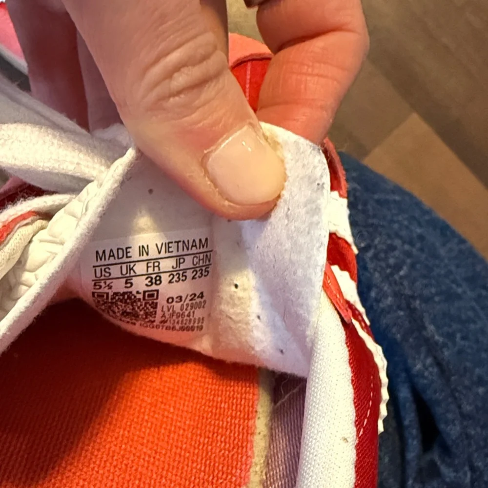 Adidas Gazelle pink, Red, White and green Sneakers - Picture 5 of 7